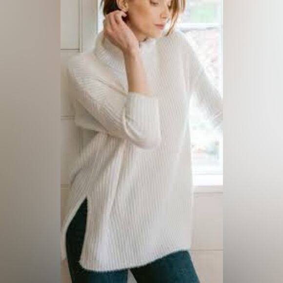 Mersea New Yorker Cozy Cream Turtleneck Sweater One Size - Picture 3 of 7